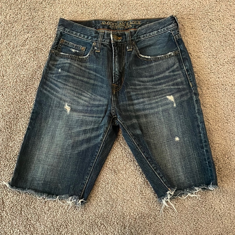 28 waist American eagle shorts